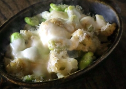 カリフラワーとそら豆のチーズグラタン