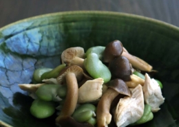 そら豆と鶏のささ身としめじのソテー