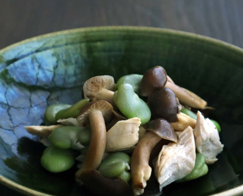 そら豆と鶏のささ身としめじのソテー