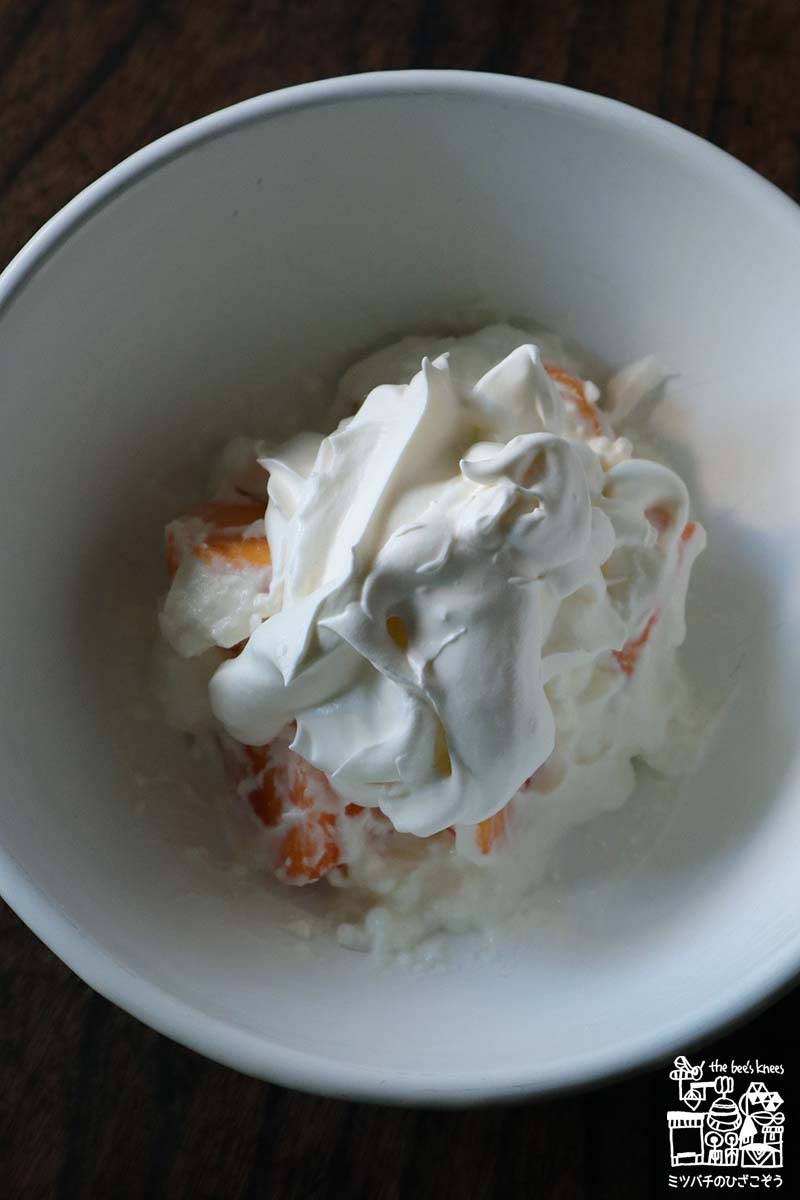 柿のグリークヨーグルトとホイップクリーム和え