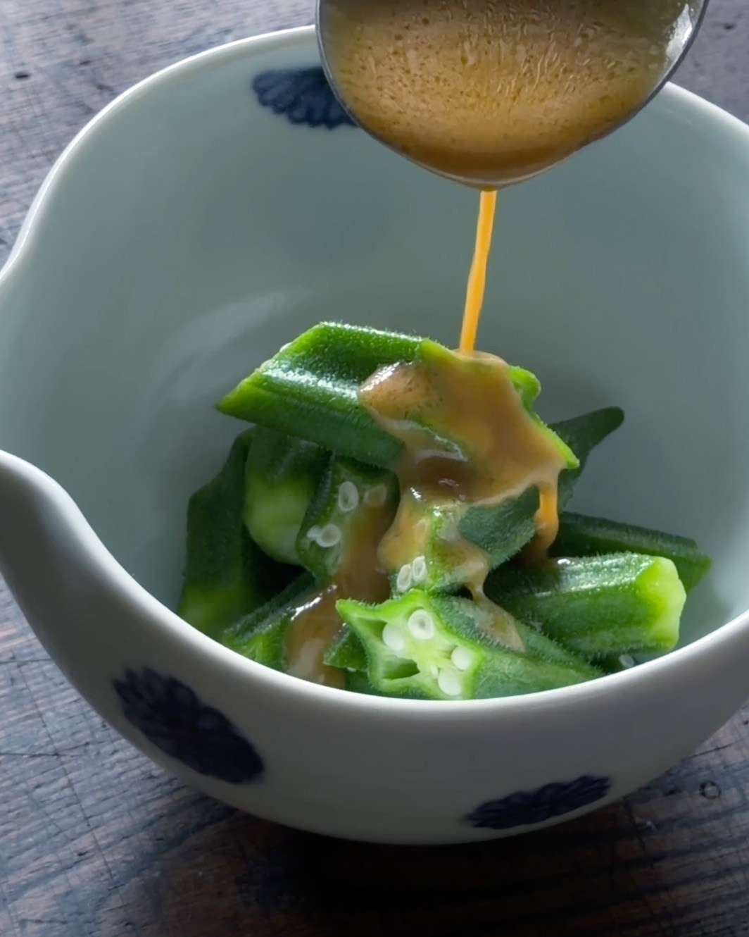 オクラの胡麻ドレッシングがけ
