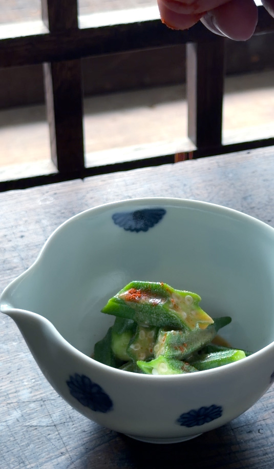 オクラの胡麻ドレッシングがけ